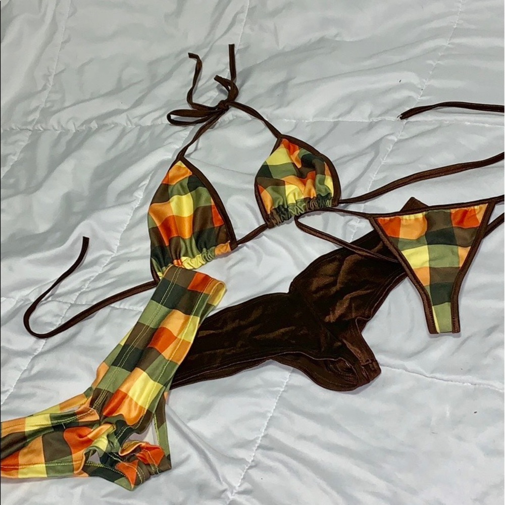 Itty bitty bikini set w scrunched booty cheekies